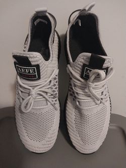 Men's Brand New Gray Athletic Shoe Size 10