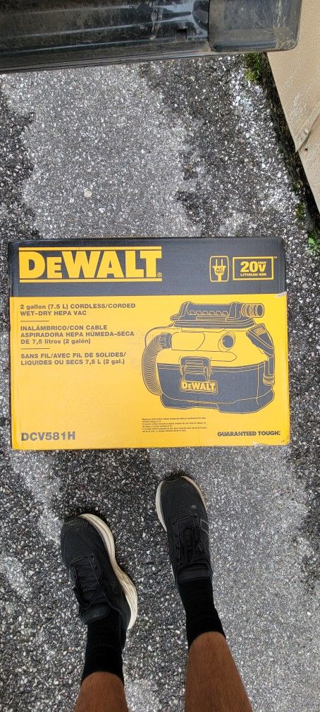 DEWALT 20V / CORD VACUUM