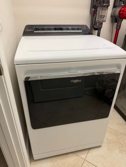 Whirlpool dryer (barely used condition)