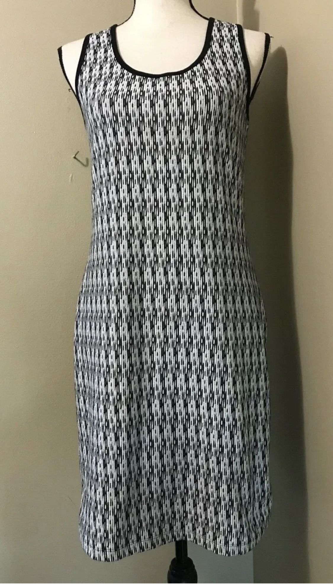 YEST Comfy Black & White Geometric Knit Sweater Stretch Tank Dress Size 6