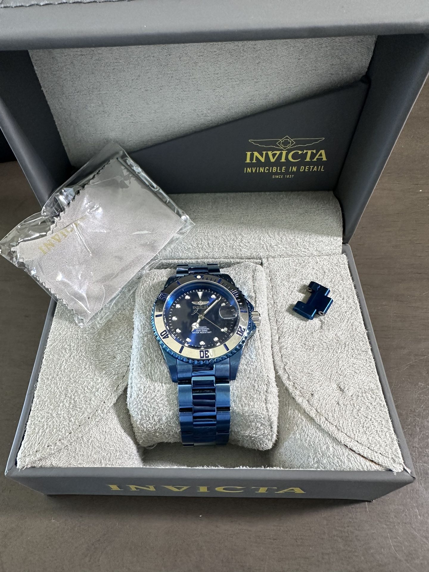 Invicta Men’s Automatic Watch: Pro Diver 40 mm (27544)