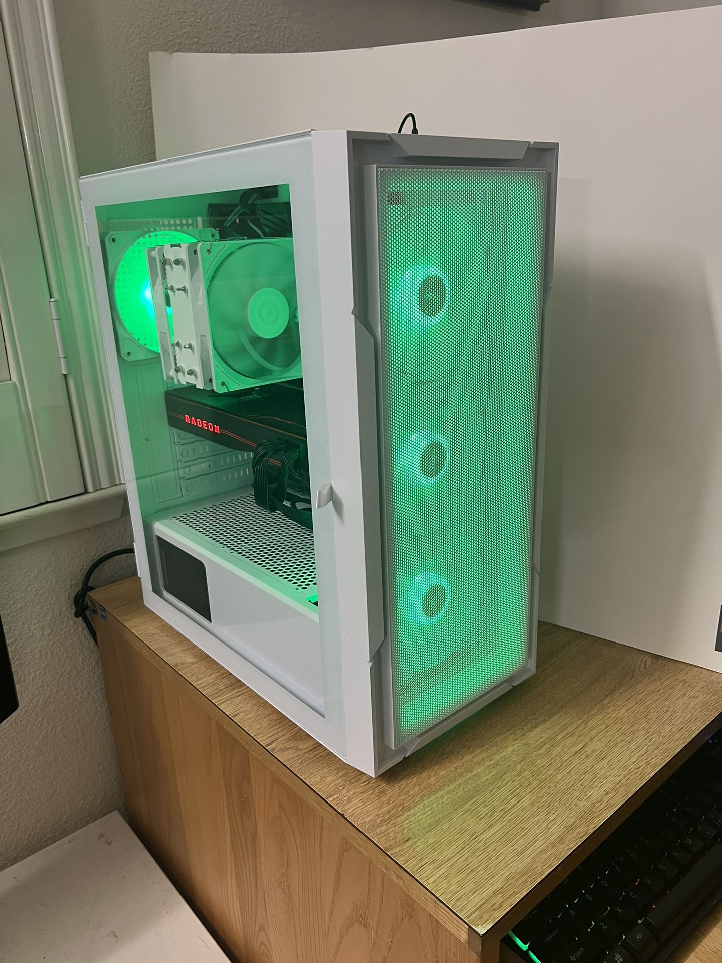 Custom PC Ryzen 7 3800X 32GB 512GB SSD RX 5700XT GPU windows 11