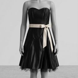 Junior's Strapless Dress