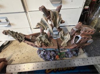 Aquarium Pirate Ship Decor