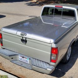Custom Fit Tonneau / Bed Cover – Fits 2000 Nissan Frontier King Cab (6-Foot Bed)
