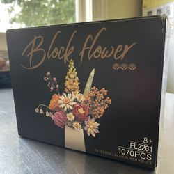 1070-Piece Flower Bouquet Building Set (New in Box)