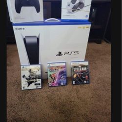 PS5 BUNDLE! COMES WITH LOTS OF ACCESSORIES!