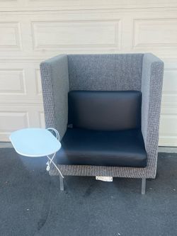 Nienkämper High-Back Privacy Lounge Chair with Tablet Arm