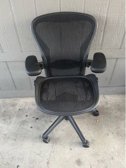 Herman Miller Aeron Chair Size B