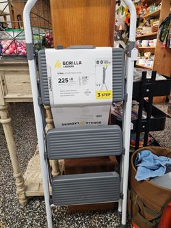 Gorilla Ladders 3-Step Compact Steel Ladder
