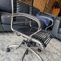 Euro Style Bungie office chair features a distinctive black elastic cord