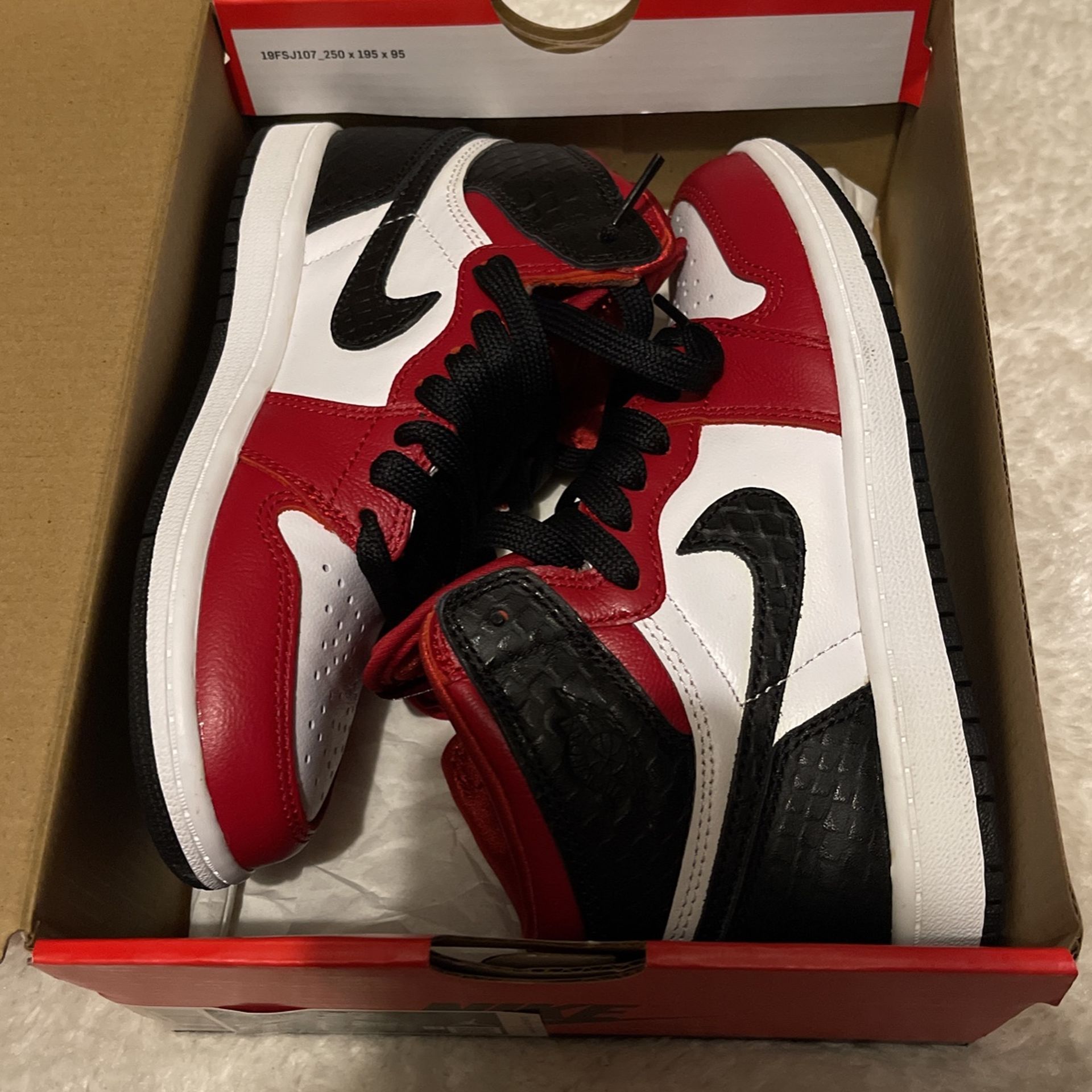 Jordon 1 High OG PS Size 2Y