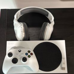 Xbox series S w Remote & Turtle Beach headphones