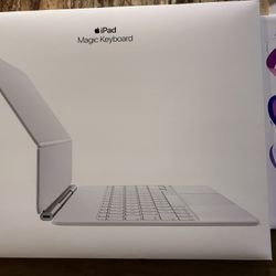 apple keyboard and pencil