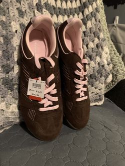 American Eagle Woman’s Size WM 8.5 _$15 OBO