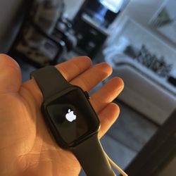 Apple Watch SE 44MM WITH GPS 