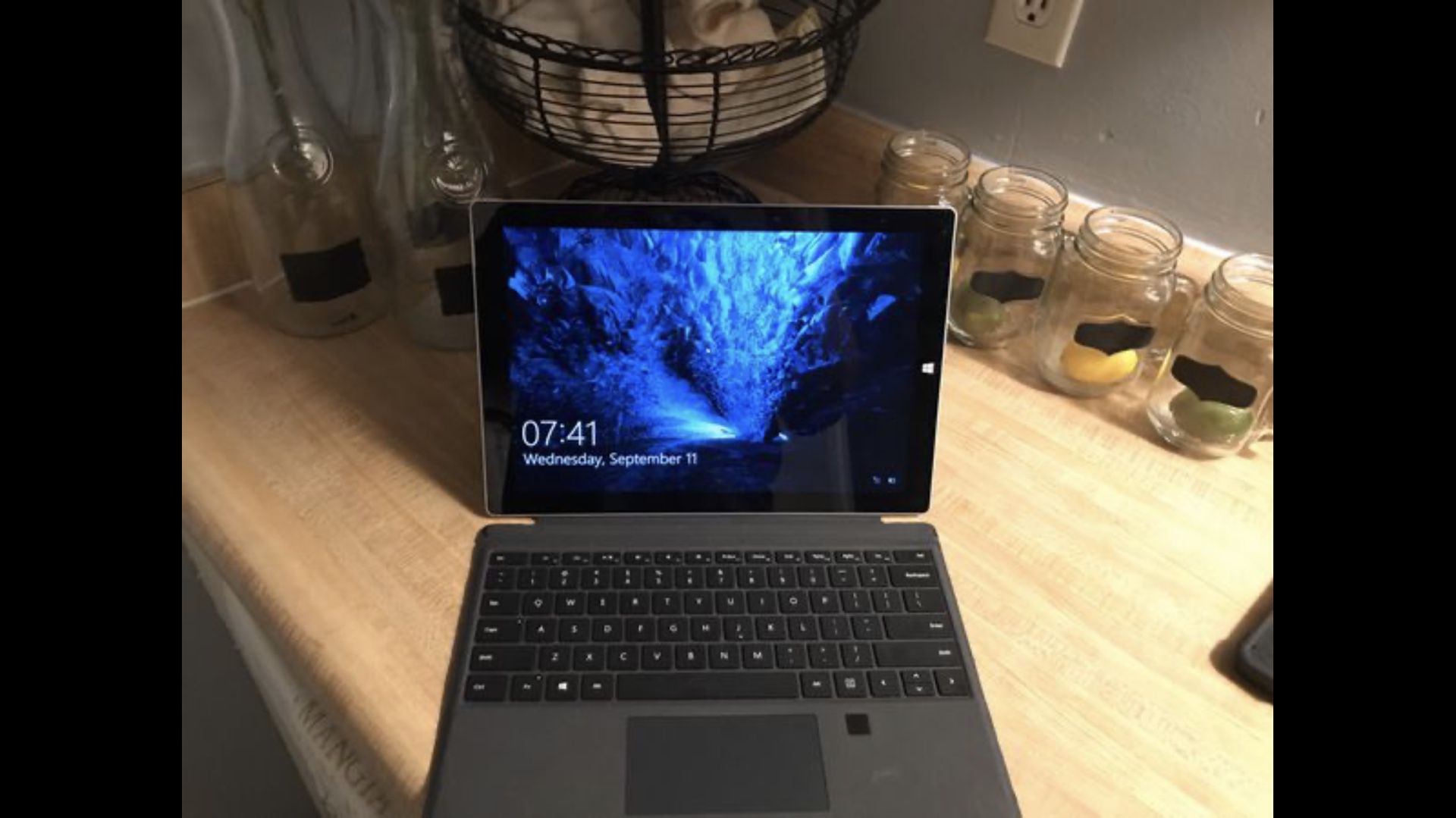 Microsoft Surface Pro 3 i5 64gb 4gb ram (must sell today)