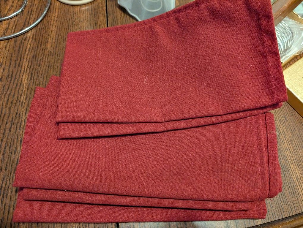 4 Cloth Napkins