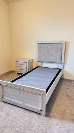 Twin Glam Bed Set + Nightstand + Wooden Foundation