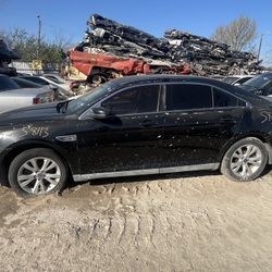 2010 ford taurus (FOR PARTS)
