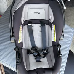 Infant Car Seat / Mirrors 
