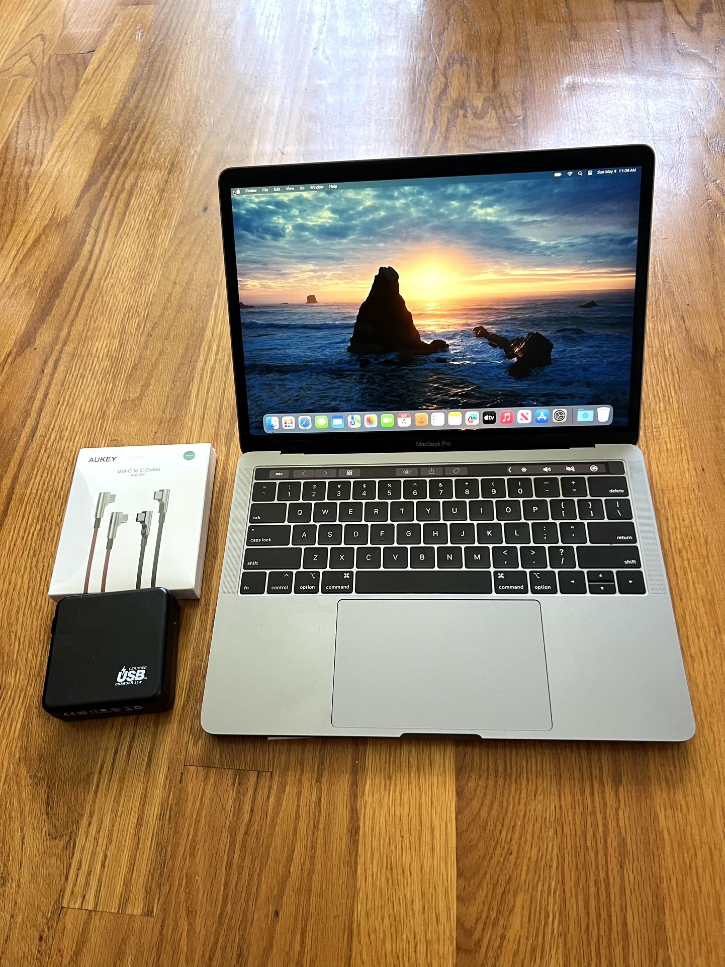 13 inches Macbook Pro 2019 TouchBar Laptop i5 4-Cores @2.4GHz SSD 256Gb RAM 16Gb with Microsoft Office Final Cut Logic Pro X