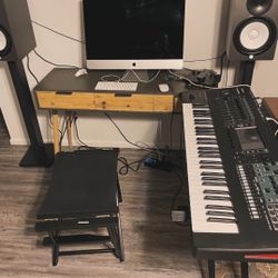 Roland Fantom 6  Keyboard Workstation Synthesizer