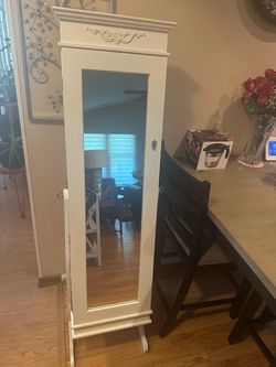IKEA white jewelry stand 2 in 1 wall hanging and floor (no key )