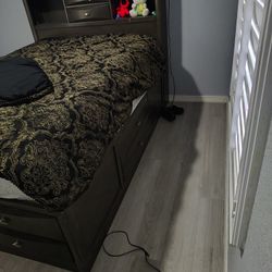 Brown/Gray Queen Bed