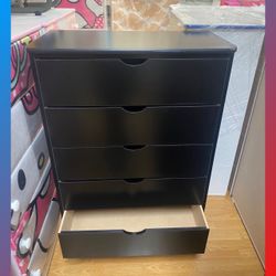 5 drawers dresser/ Five drawers dresser