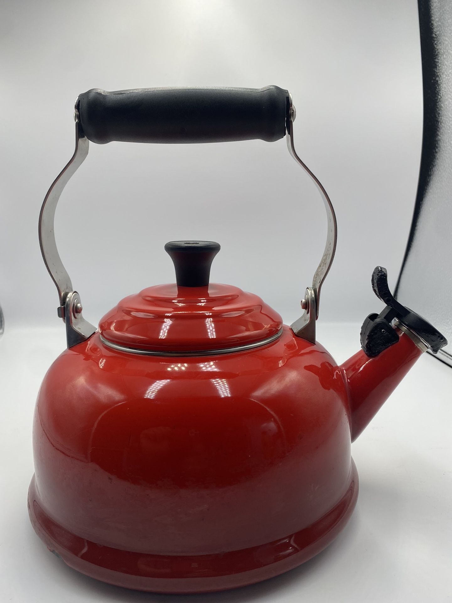 Le Creuset Whistling Tea Kettle Teapot Red Gradient Ombre 1.7 Qt 1.6L SEE PICS!