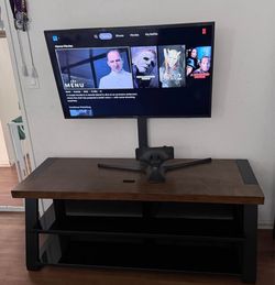 Samsung 40” 4K Smart TV + TV Stand