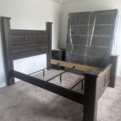 5 Piece Queen Ashley Bedroom Set 