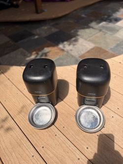 Auto pet feeders