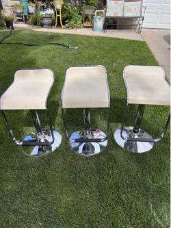 3 Counter Height Adjustable Barstools. Located in Murray cash/Venmo. Fcfs or hold with Venmo
