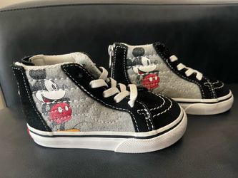 Kids Mickey Mouse shoes size 6 in toddlers
