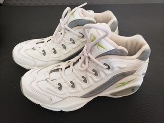 8W Reebok Sneakers