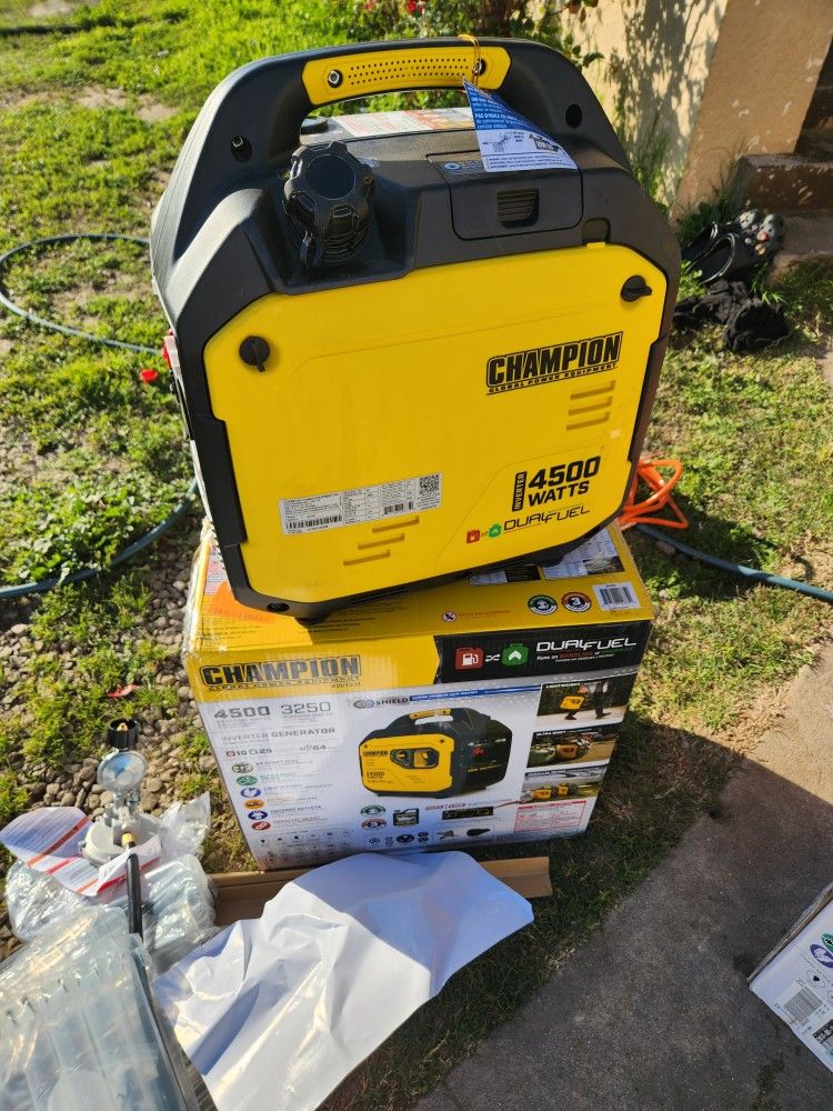 Champion Power Equipment4500/3250 Watt Recoil Start Gasoline/Propane Powered Dual Fuel Inverter Generator with Quiet Technology and CO Shield