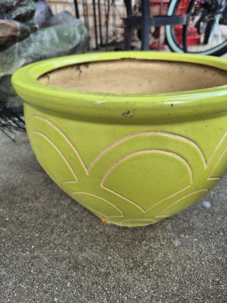 Ceramic Planter H 8"1/2, W 12"