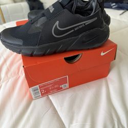 Nike Runner Tenis Shoes Size 2y New $40