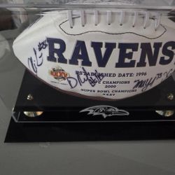 2010 BALTIMORE RAVENS TEAM SIGNED FOOTBALL 