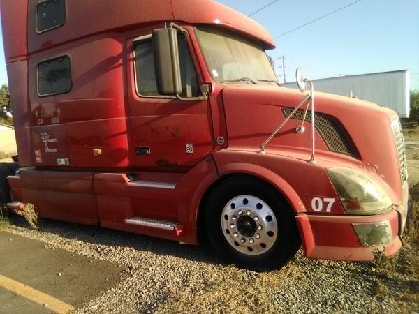 2007 Volvo 10th anniversary semi truck for Sale in Fresno ...