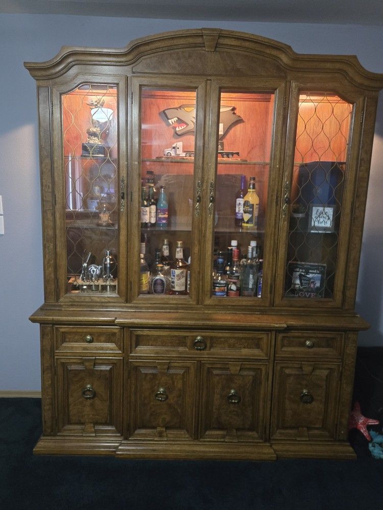 China Cabinet Hutch