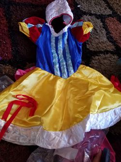 Snow white costume size 4-5