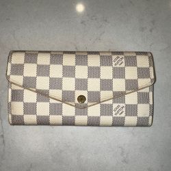 Louis Vuitton - Sarah Wallet
