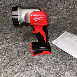Milwaukee M18 18-Volt Lithium-Ion Cordless 100 Lumens LED Flashlight (Tool-Only)