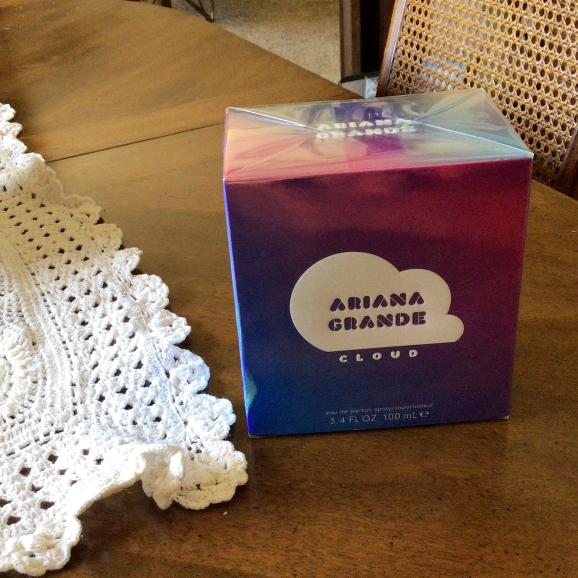 Ariana Grande Cloud Perfume (Blue)