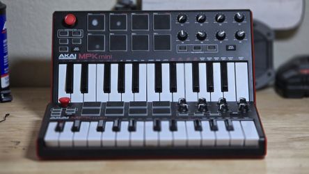 Two Akai MPK MK2 Drumpads NO CABLES
