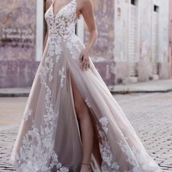 Plus size Womens' Beach Wedding Dresses for Bride Vneck Lace