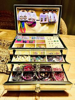 DAUGHTER JEWELRY & BOX ‼️